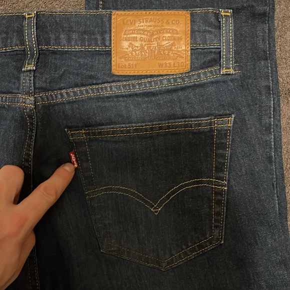 Levis Premium 511 size 33x30 in blue with fading on front and back legs - Picture 5 of 10